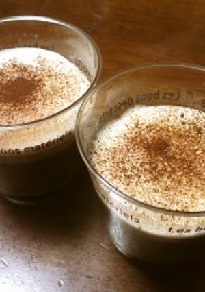 カフェ・オレ風ゼリー（生クリーム添え）-レシピのメイン写真