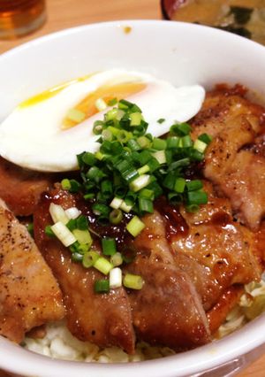 キャベツがよく合う!トンテキ丼♡-レシピのメイン写真