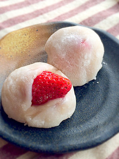 2種類の成形で♪レンジで簡単♡いちご大福-レシピのメイン写真