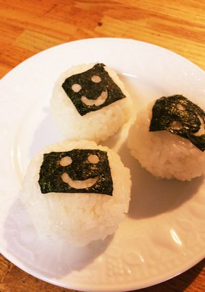 海苔パンチの残りで！一口おにぎり-レシピのメイン写真