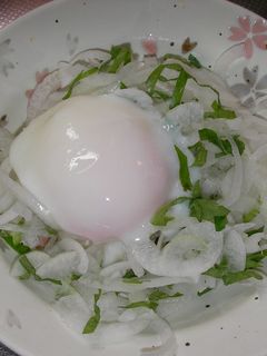 新タマネギと豆腐の温玉サラダ-レシピのメイン写真