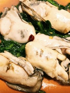 春菊と生牡蠣ガーリック炒め-レシピのメイン写真