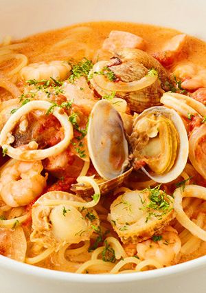海の幸いろいろトマトクリームソースパスタ-レシピのメイン写真