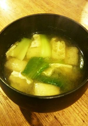 チンゲン菜と玉ねぎと油揚げの味噌汁-レシピのメイン写真
