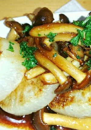 大根ステーキ♪しめじの甘醤油ソースで☆-レシピのメイン写真