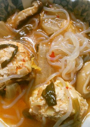 温かキムチと白滝 鶏団子のピリ辛スープ！-レシピのメイン写真