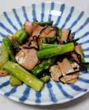 グリーンアスパラとハムの塩こんぶ炒め