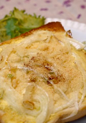 粉チーズで！オニオンチーズトースト-レシピのメイン写真