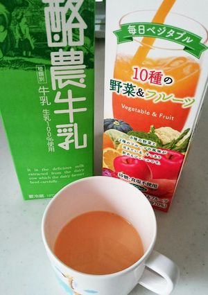 幼児の飲み物に☆野菜ジュースの牛乳割り-レシピのメイン写真