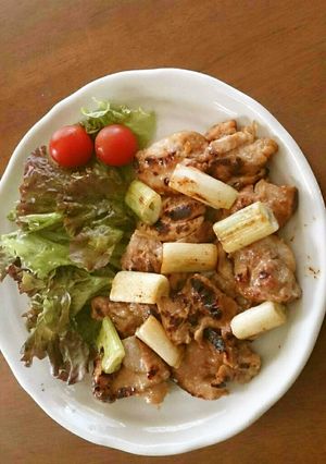 簡単美味♡鶏もも肉のネギ塩麹炒め♪-レシピのメイン写真