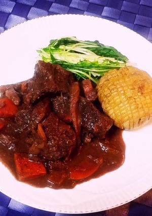 簡単♡でも愛の詰まった濃厚牛肉赤ワイン煮-レシピのメイン写真