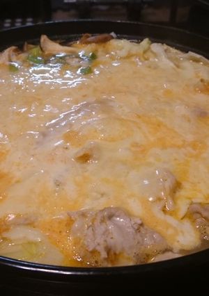 いつもと違った具材でも美味♡キムチーズ鍋-レシピのメイン写真