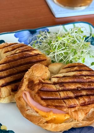 サクふわ！ホットクロワッサンド-レシピのメイン写真