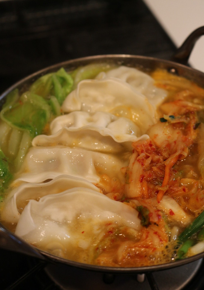 冷凍餃子のキムチ鍋（냉동만두김치찌개）-レシピのメイン写真