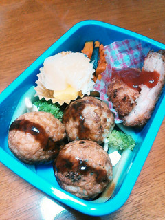 チビ冬の弁当*たこ焼き風焼おにぎり-レシピのメイン写真