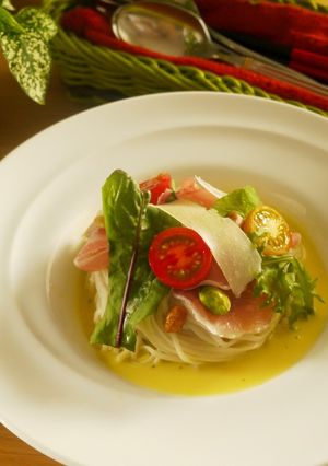 生ハムとナッツのキャロットスープ蕎麦♪-レシピのメイン写真