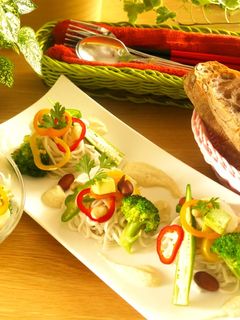 彩り有機蒸し野菜と5種豆の胡麻白和えそば-レシピのメイン写真