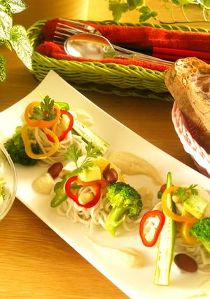 彩り有機蒸し野菜と５種豆の胡麻白和えそば-レシピのメイン写真