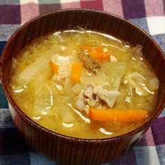 รูปของ うちの定番豚汁☆野菜の旨味でダシなしで旨