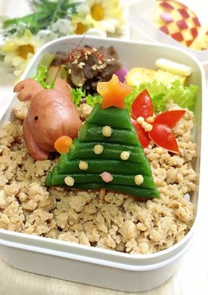 クリスマスキャラ弁・インゲンでツリー-レシピのメイン写真