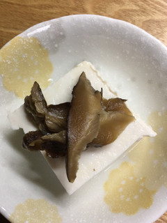 干ししいたけの含め煮をのせた冷奴-レシピのメイン写真