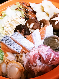 絶品★贅沢【鶏肉と海鮮の鶏ガラ塩麹鍋】-レシピのメイン写真