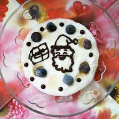 รูปของ チョコペンでヨーグルトアートサンタ♥