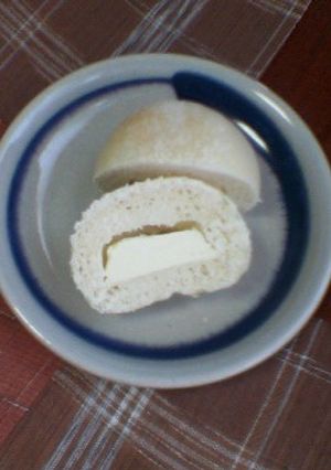 クリームチーズ入りふわふわ白パン♪-レシピのメイン写真