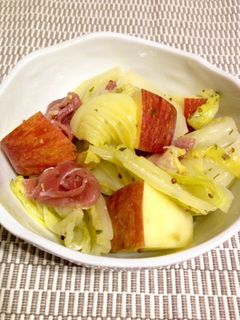 りんごとキャベツと生ハムのサラダ-レシピのメイン写真