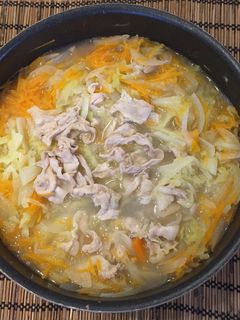 〆は卵スープ♫ 野菜たっぷり豚しゃぶ鍋-レシピのメイン写真