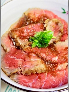 ハンバーグステーキ職人のローストビーフ丼-レシピのメイン写真