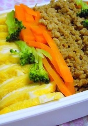 鶏そぼろと卵焼きの彩り4色弁当-レシピのメイン写真