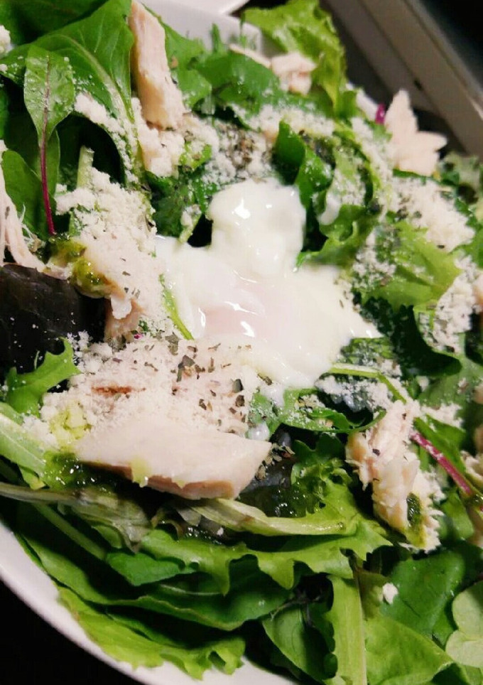 蒸し鶏と温玉のシーザーサラダ風-レシピのメイン写真