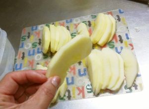のどに詰めない安全なリンゴの切り方-レシピのメイン写真