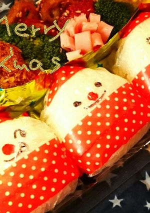 クリスマスに☆サンタおにぎり-レシピのメイン写真