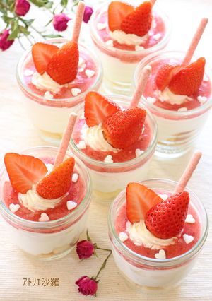 可愛い苺デコレーション♥ヨーグルトムース-レシピのメイン写真
