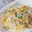 鶏ごぼうと舞茸、パルミジャーノのパスタ