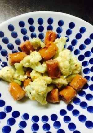 おつまみに♬カリフラワーとウインナー-レシピのメイン写真