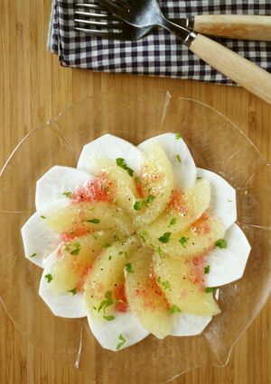 椿の花びらジャムドレッシングのサラダ-レシピのメイン写真