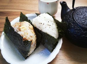 あらびき胡椒香るおかかとチーズのおにぎり-レシピのメイン写真