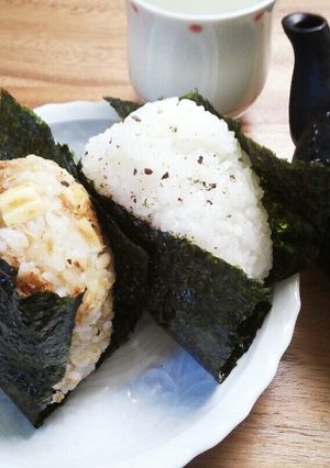 あらびき胡椒香るおかかとチーズのおにぎり-レシピのメイン写真