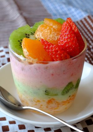 ヨーグルトアート♪３色ヨーグルトパフェ-レシピのメイン写真