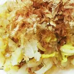 รูปของ シンプルが美味しい！白菜サラダ♪