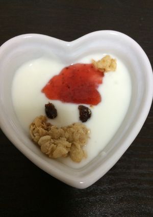 ヨーグルトで簡単サンタアート-レシピのメイン写真