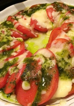 とろーりチーズとトマトのバジルソースかけ-レシピのメイン写真