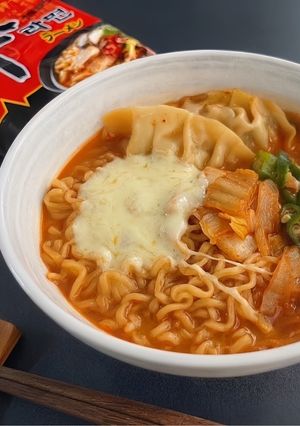 餃子おくらキムチチーズの辛ラーメン-レシピのメイン写真