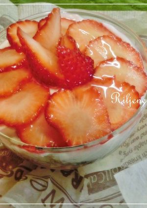 ヨーグルトアート・苺ケーキ風-レシピのメイン写真
