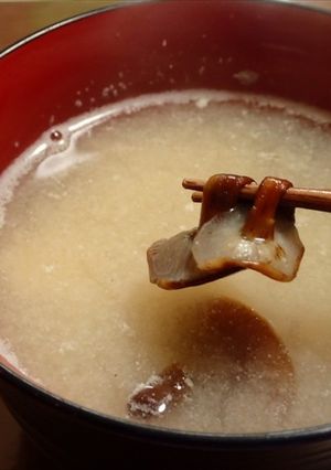 天然エノキダケ等3種キノコ・里芋の味噌汁-レシピのメイン写真