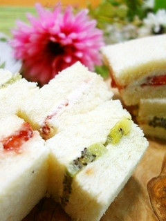 焼きヨーグルトのフルーツサンド♪-レシピのメイン写真
