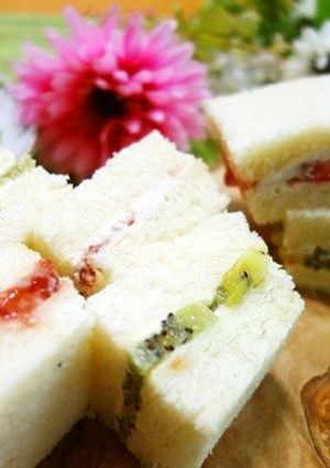 焼きヨーグルトのフルーツサンド♪-レシピのメイン写真